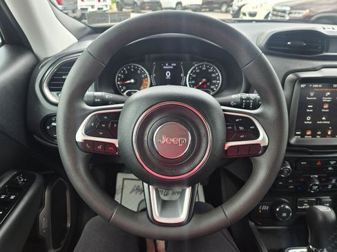 Used 2023 Jeep Renegade Latitude AWD/4WD image 7
