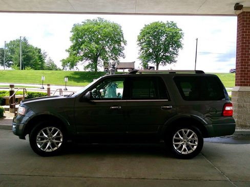 Used 2017 Ford Expedition Limited AWD/4WD image 8