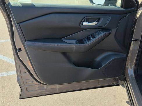 Used 2025 Nissan Rogue SV image 22