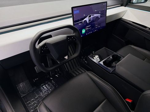 Used 2024 Tesla Cybertruck AWD Crew Cab image 7