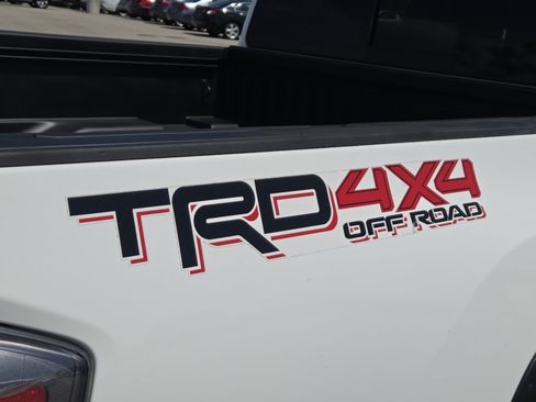Used 2021 Toyota Tacoma TRD Off-Road AWD/4WD image 9