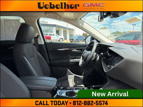 Used 2023 Buick Envision Preferred FWD image 2