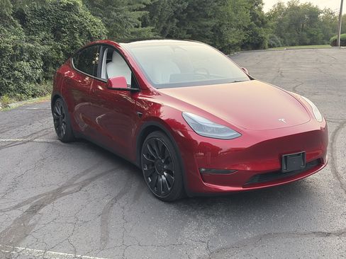 Used 2025 Tesla Model Y Performance AWD/4WD image 3