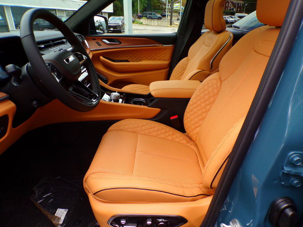 New 2027 Jeep Grand Cherokee Summit AWD/4WD image 17