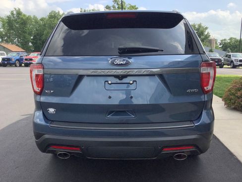 Used 2018 Ford Explorer XLT w/ Equipment Group 202A AWD/4WD image 5