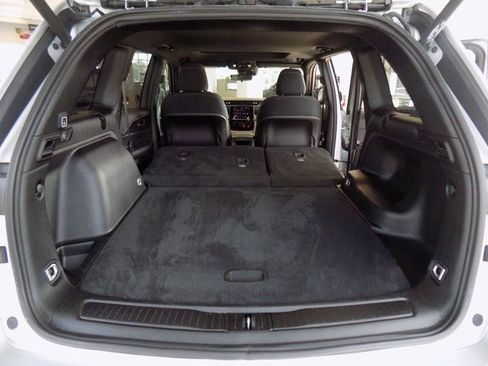 New 2025 Jeep Grand Cherokee Laredo X w/ Luxury Tech Group I RWD image 23