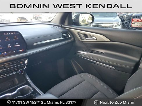 Used 2025 Chevrolet Traverse LT image 16