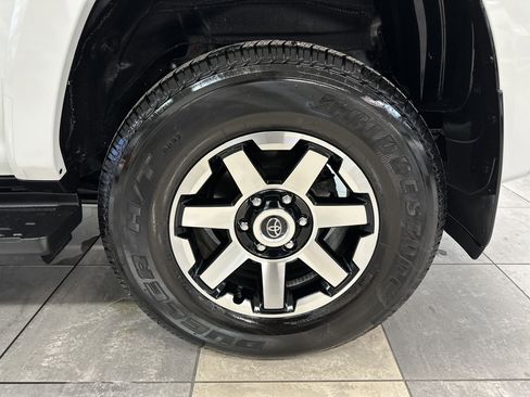 Used 2024 Toyota 4Runner TRD Off-Road Premium image 8