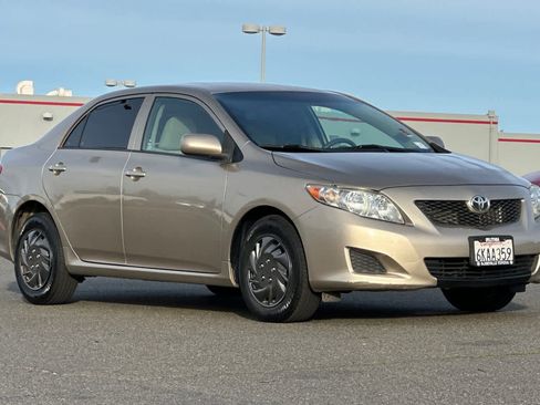 Used 2010 Toyota Corolla LE image 5