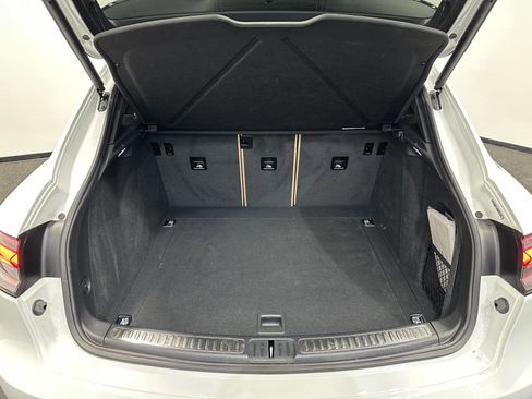 Certified 2025 Porsche Macan AWD/4WD image 36