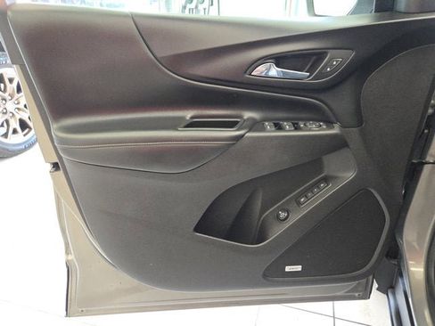 Used 2018 Chevrolet Equinox Premier AWD/4WD image 18