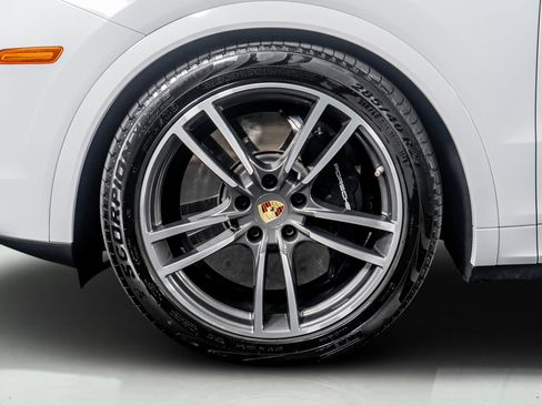 Used 2023 Porsche Cayenne Turbo w/ Premium Package Plus (PI3) image 20