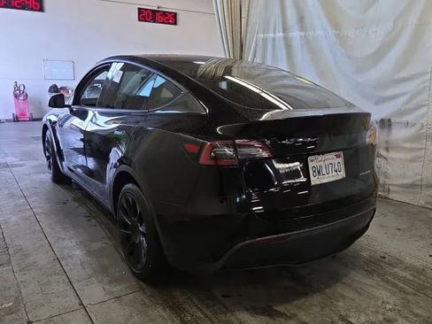 Used 2021 Tesla Model Y Long Range AWD/4WD image 2