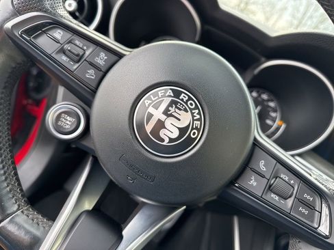 Used 2022 Alfa Romeo Stelvio Ti image 38