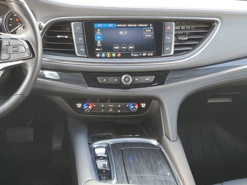 Used 2023 Buick Enclave Essence image 25