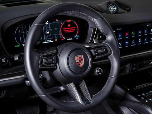 Certified 2025 Porsche Cayenne Coupe image 18
