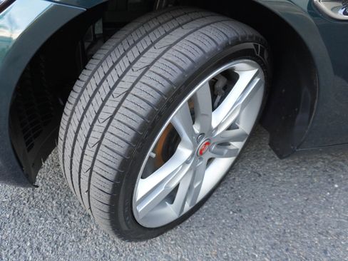 Used 2017 Jaguar XE Prestige image 31