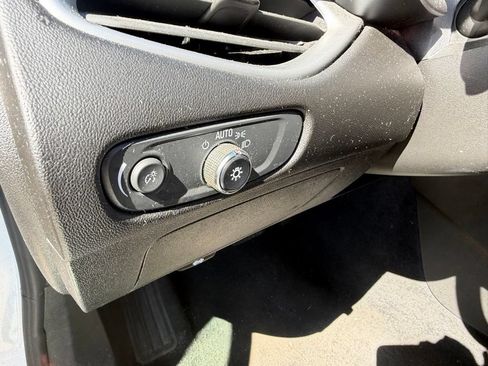 Used 2022 Chevrolet Malibu LT FWD image 12