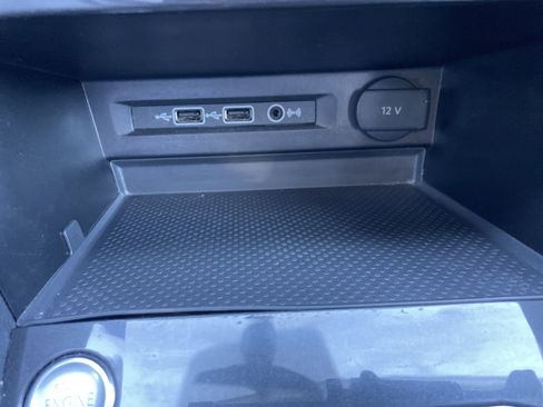 Used 2018 Volkswagen Tiguan SE w/ Panoramic Sunroof Package image 39