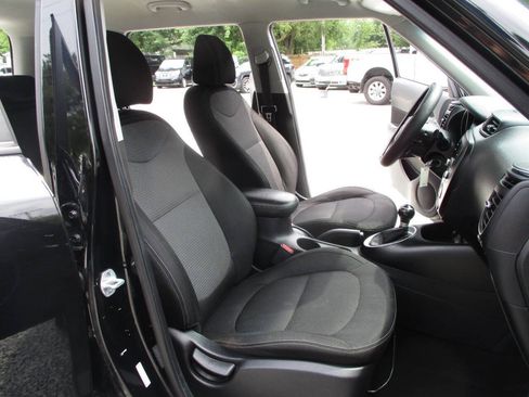 Used 2017 Kia Soul + FWD image 25
