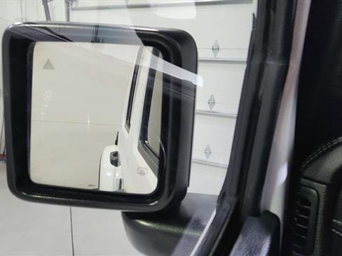 Used 2019 Jeep Wrangler Unlimited Sahara image 16