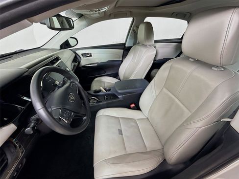 Used 2013 Toyota Avalon Limited w/ Technology Pkg FWD image 5