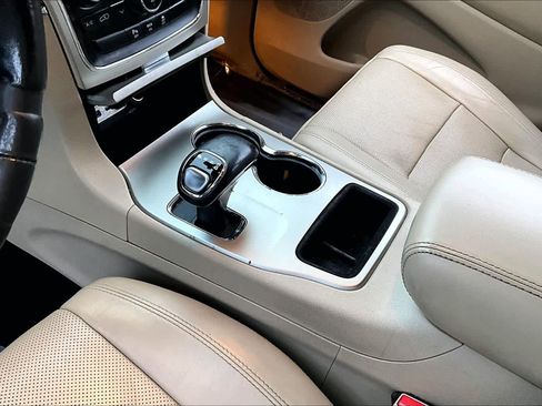 Used 2015 Jeep Grand Cherokee Limited w/ Luxury Group II image 16