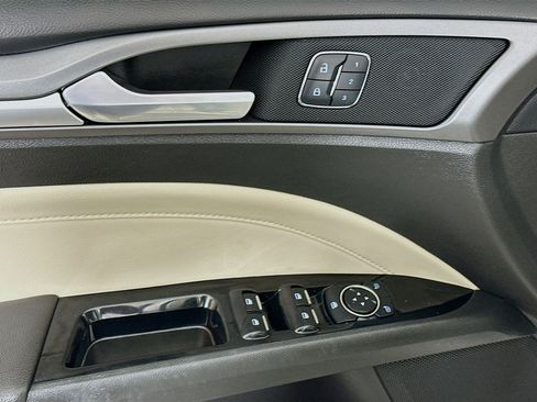 Used 2016 Ford Fusion Energi Titanium FWD image 15
