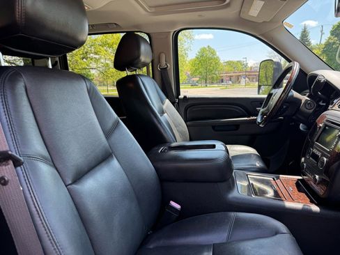 Used 2011 GMC Sierra 2500 Denali w/ Suspension Package, Off-Road AWD/4WD image 34