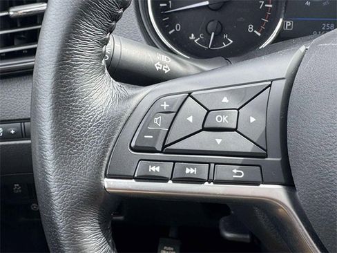 Used 2018 Nissan Rogue SV w/ Sun & Sound Touring Package image 22