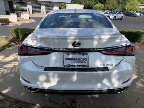 Used 2022 Lexus ES 350 w/ Premium Package FWD image 9