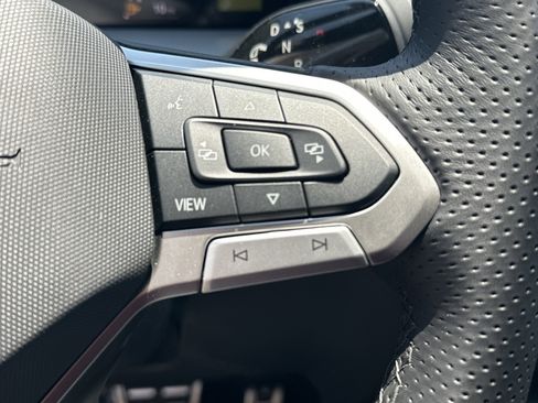 New 2026 Volkswagen Tiguan SE R-Line FWD image 21