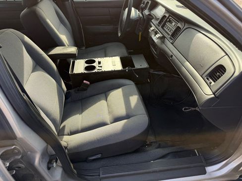 Used 2008 Ford Crown Victoria Police Interceptor image 11