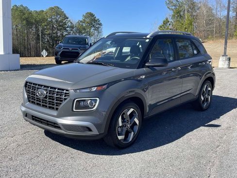 Used 2025 Hyundai Venue Limited image 5