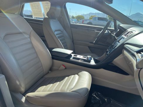 Used 2017 Ford Fusion SE AWD/4WD image 31