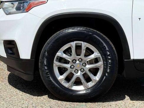 Used 2021 Chevrolet Traverse LS FWD image 9
