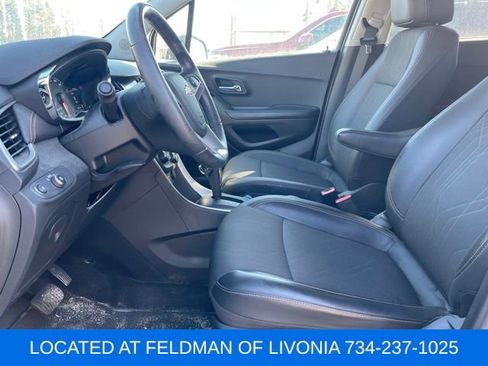 Certified 2022 Chevrolet Trax LT w/ LT Convenience Package image 6