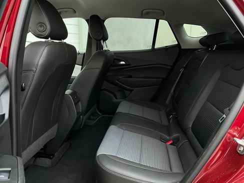Used 2025 Chevrolet Trax LT image 11