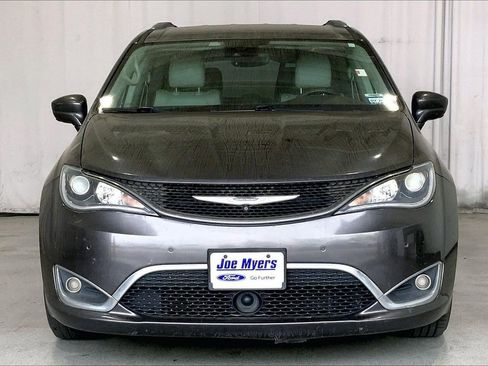 Used 2018 Chrysler Pacifica Touring-L Plus w/ Advanced Safetytec Group image 3