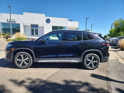 New 2025 Volkswagen Tiguan SE image 2