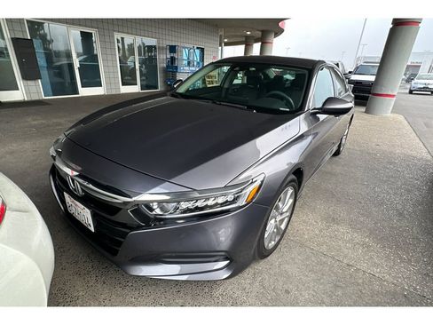 Used 2018 Honda Accord LX image 3