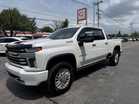 Used 2022 Chevrolet Silverado 2500 High Country w/ Technology Package AWD/4WD image 17