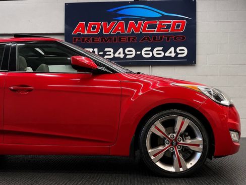 Used 2013 Hyundai Veloster w/ Tech Pkg FWD image 4
