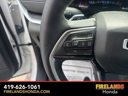 Used 2023 Jeep Grand Cherokee Altitude AWD/4WD image 16