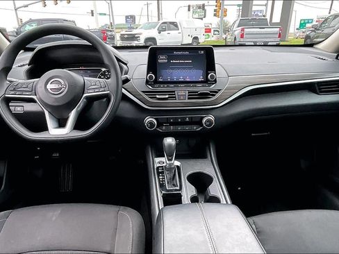Used 2025 Nissan Altima 2.5 SV image 14