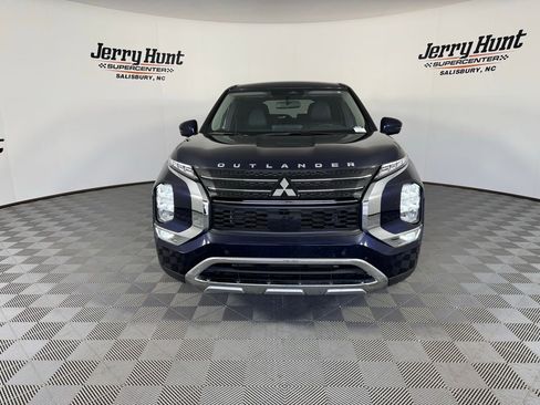 Used 2023 Mitsubishi Outlander SE image 6