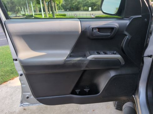 Used 2022 Toyota Tacoma SR5 w/ Technology Package AWD/4WD image 13