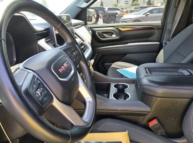 Used 2024 GMC Yukon XL SLE AWD/4WD image 7