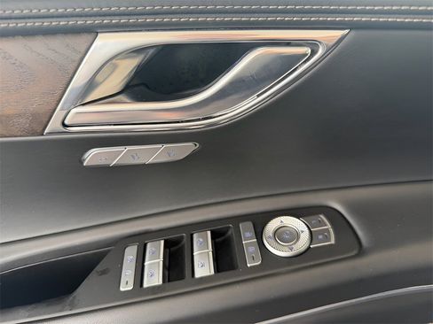 Used 2024 Genesis GV80 2.5T image 13