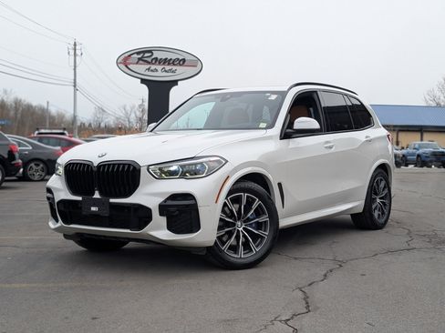 Used 2022 BMW X5 xDrive40i w/ M Sport Package image 1
